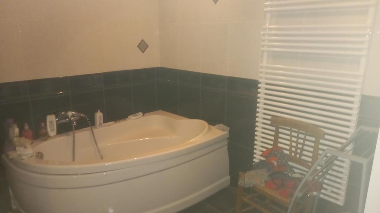 דנדרמונדה Luxe Appartement Met 3 Slaapkamers En 1 Kingsize Bed Slaapzetel En Drie Dubbelbedden מראה חיצוני תמונה